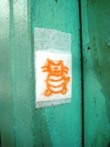 chat - sticker pansement - besancon - oct 2012 (1)