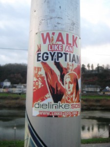 TRIER-sticker-29.11.12 walk like an egyptian