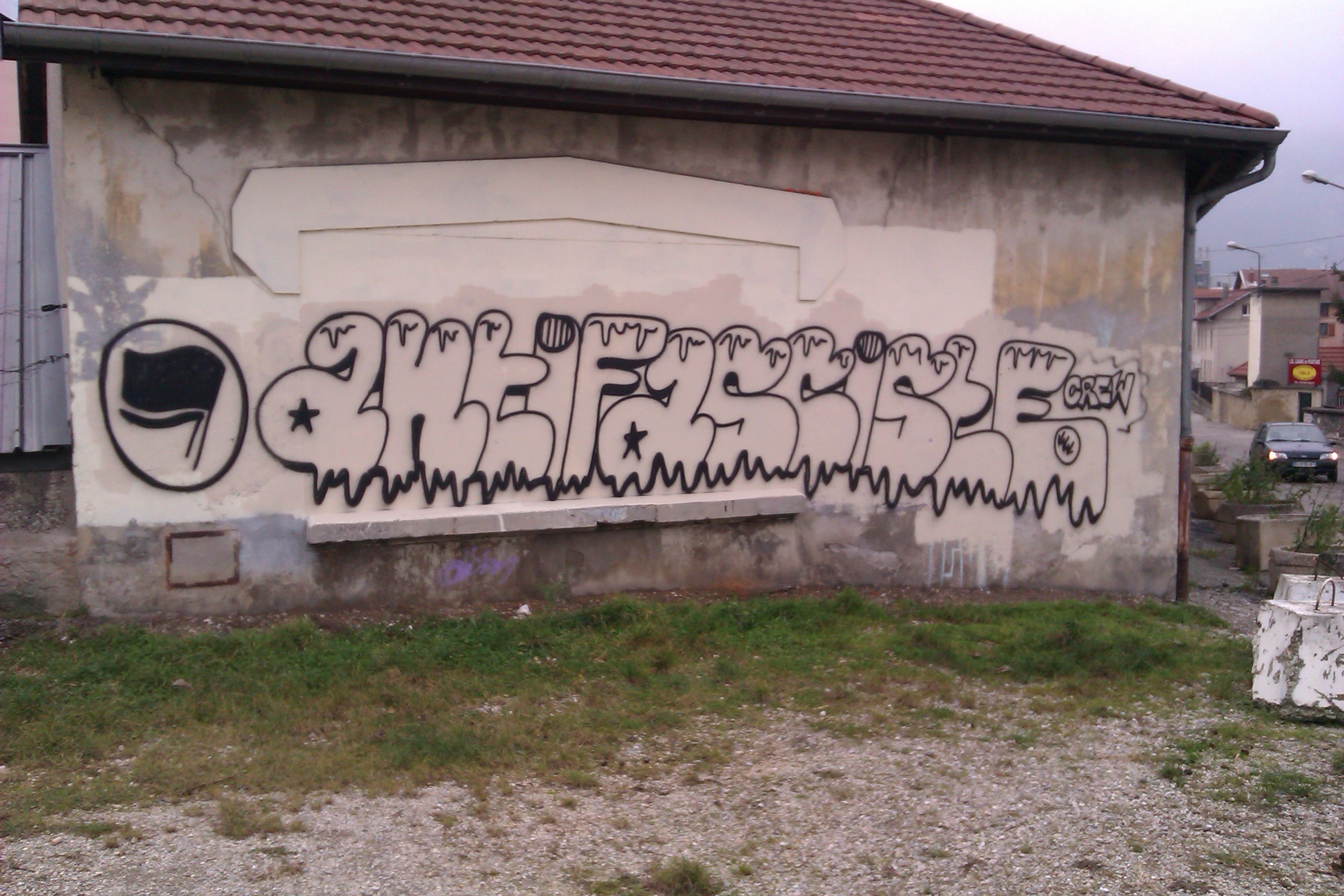 Grenoble_graffiti_antifasciste_crew