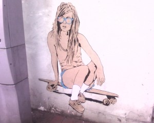 fille sur skate - collage - street art - épinal