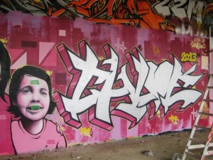 besancon - graffiti - mars 2013 - lil chicas girls (2)