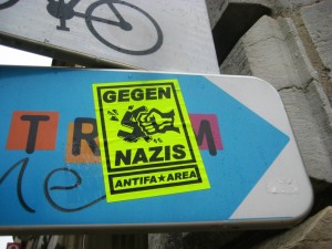 besancon - sticker antifa - mars 2013 - gegen nazis