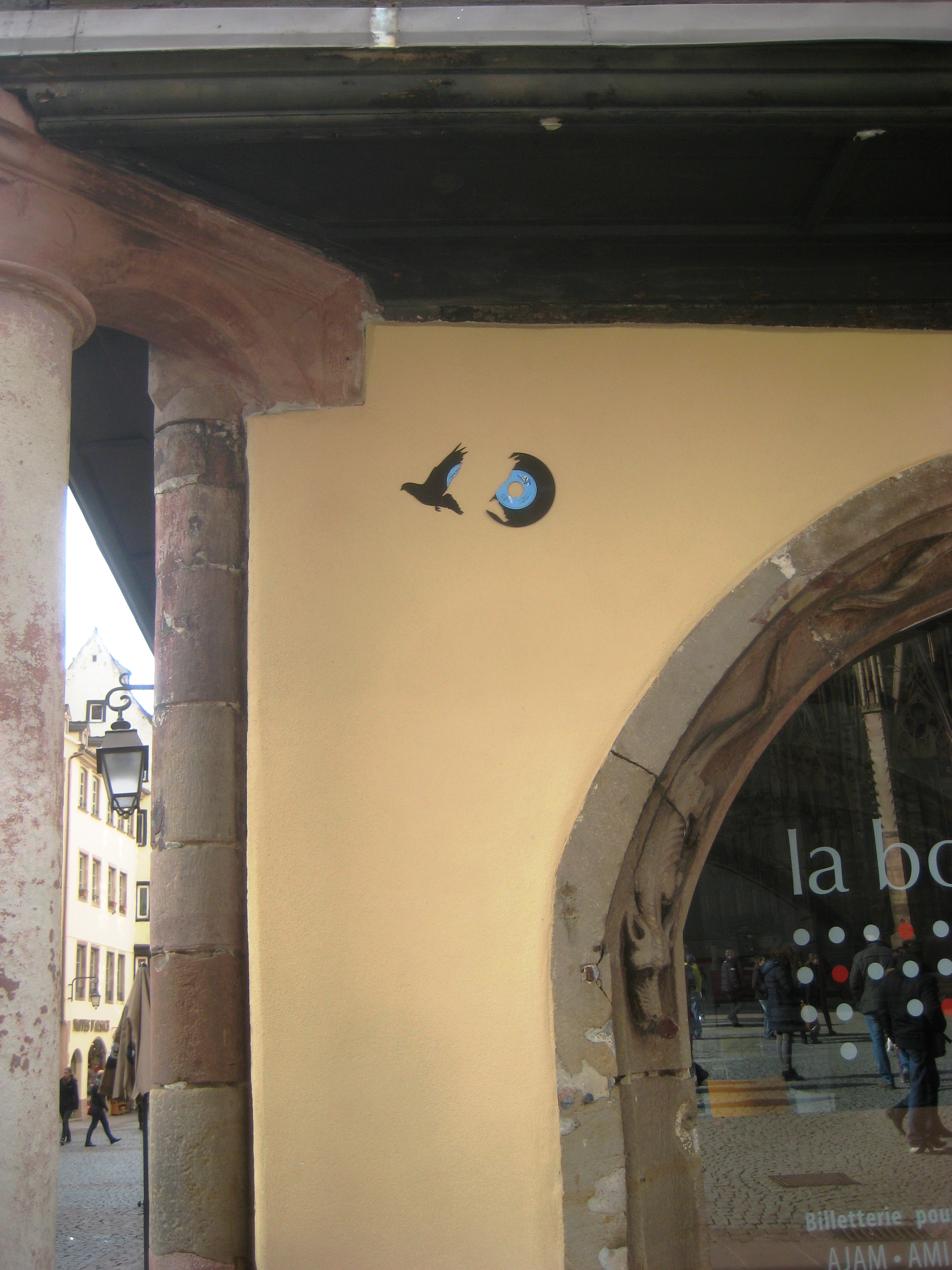 strasbourg 02.03.14 vinyle oiseau - streetart (1)