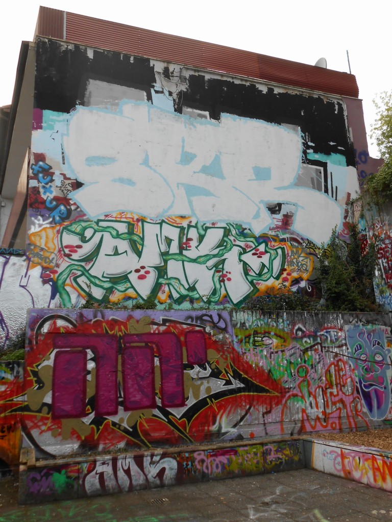 haus der jugend wupperal elberfeld - graffiti sept 2015 SKR, AMK (1)