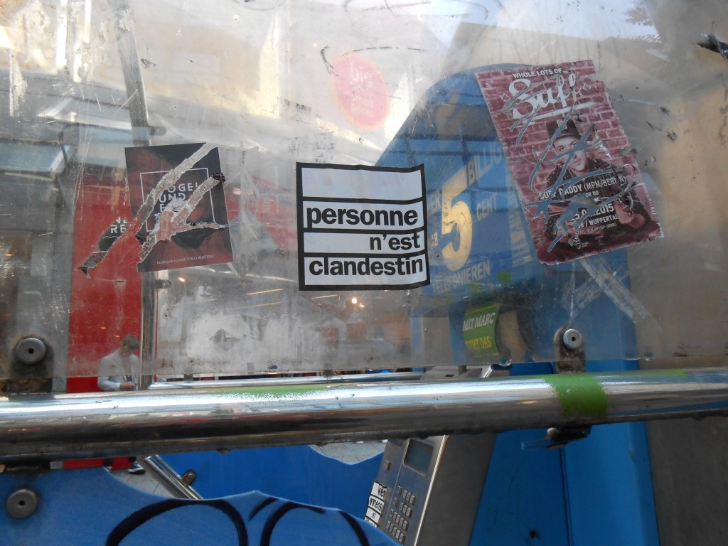 personne n'est clandestin - sticker - wuppertal, DE Sept.2015 (2)